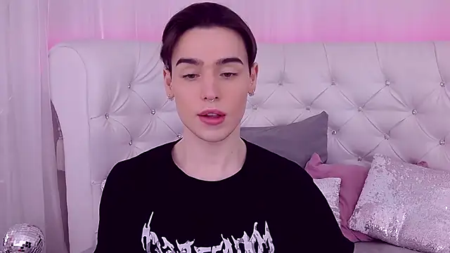 Snapshot of RobbyCharming chatting on February 22, 2025, 7:47 pm RobbyCharming online show from February 22, 2025, 7:47 pm