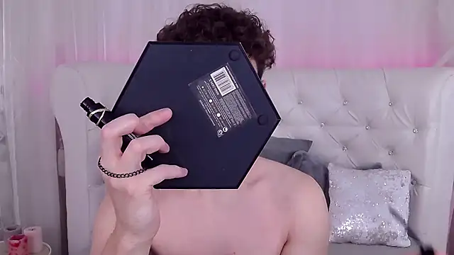 RobbyCharming online show from November 17, 2025, 3:43 am