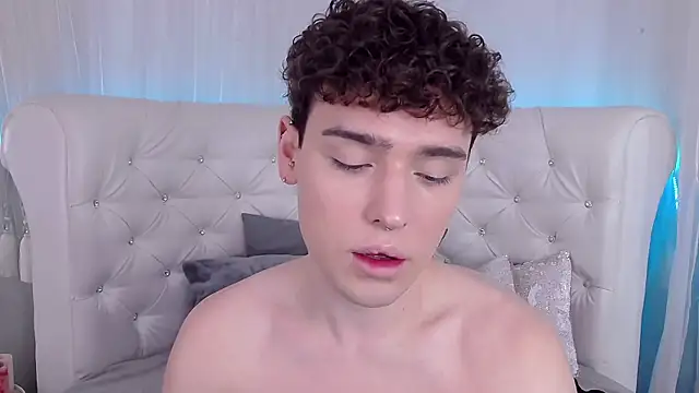 RobbyCharming online show from November 6, 2025, 3:32 am