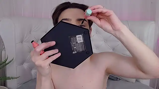 RobbyCharming online show from April 17, 2026, 4:37 am