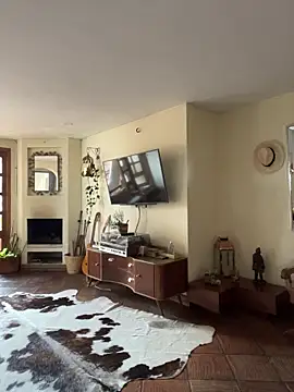 charlotte stevenss  online show from November 16, 2025, 2:55 pm