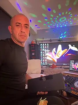 Snapshot of OSIRlS chatting on September 12, 2025, 2:39 pm OSIRlS online show from September 12, 2025, 2:39 pm