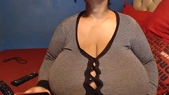 CUTEFIRMMELONSS online show from December 15, 2025, 6:25 pm