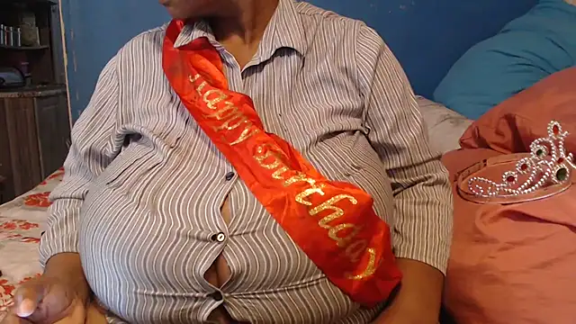 CUTEFIRMMELONSS online show from February 11, 2026, 11:54 am