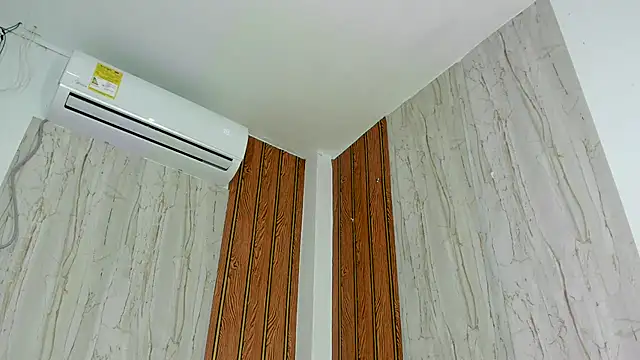 MarianaManzur online show from November 13, 2025, 7:40 pm