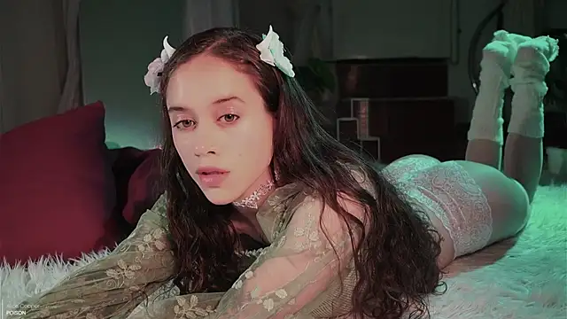 Snapshot of _Avriles_ chatting on February 5, 2026, 1:01 am Avriles online show from February 5, 2026, 1:01 am