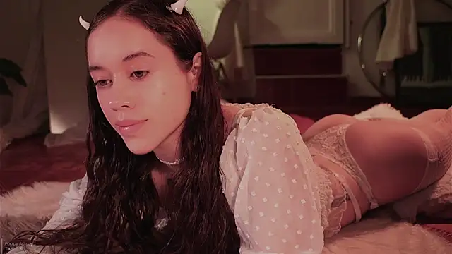 Snapshot of _Avriles_ chatting on February 9, 2026, 1:14 am Avriles online show from February 9, 2026, 1:14 am