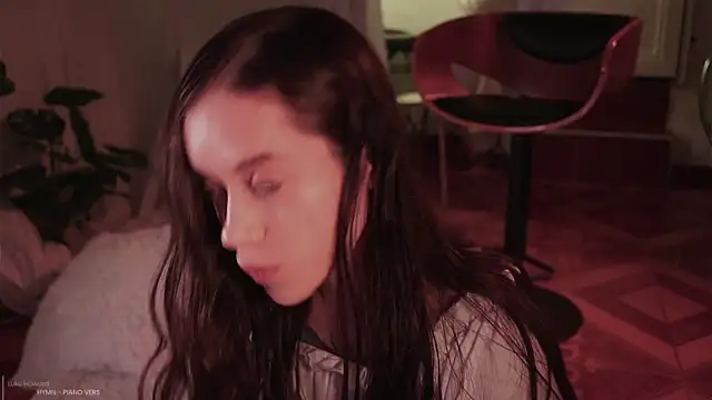 Snapshot of _Avriles_ chatting on February 10, 2026, 1:04 am Avriles online show from February 10, 2026, 1:04 am