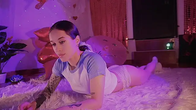 Snapshot of _Avriles_ chatting on February 22, 2025, 1:00 am  Avriles  online show from February 22, 2025, 1:00 am