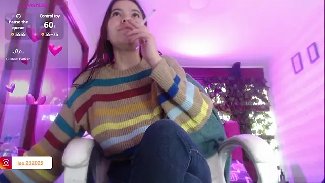 Snapshot of Laurel23_ chatting on February 19, 2025, 12:00 pm Laurel23 online show from February 19, 2025, 12:00 pm