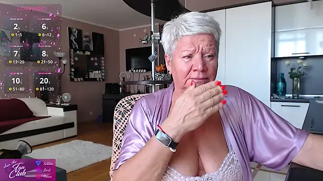 Snapshot of roxana_brooks chatting on July 18, 2026, 6:11 am roxana brooks online show from July 18, 2026, 6:11 am
