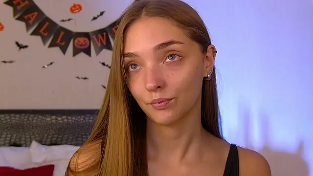 VirginieCruz online show from October 30, 2025, 5:39 am