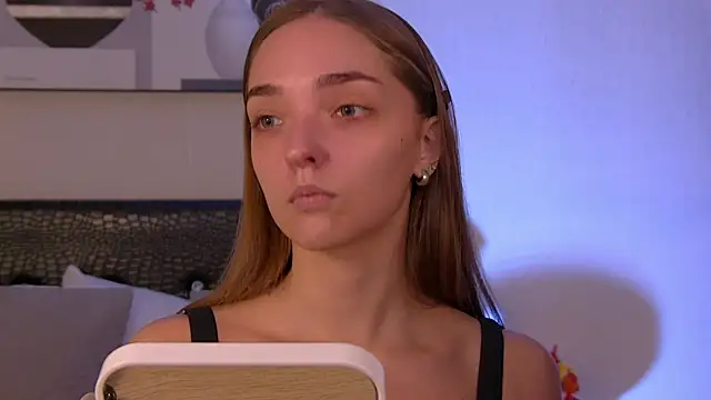 VirginieCruz online show from November 22, 2025, 7:29 am