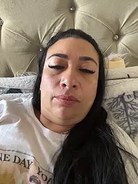 Karina Yang online show from December 14, 2025, 12:33 pm