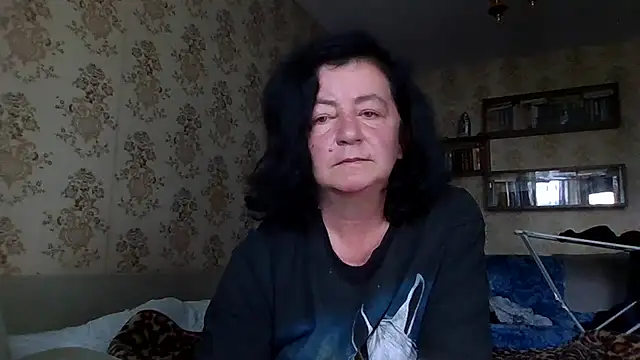 Snapshot of GypsiQueen2 chatting on July 12, 2026, 6:25 am GypsiQueen2 online show from July 12, 2026, 6:25 am