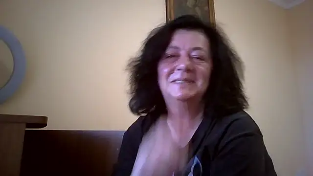 GypsiQueen2 online show from June 4, 2026, 5:28 pm