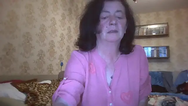 Snapshot of GypsiQueen2 chatting on July 16, 2026, 6:27 pm GypsiQueen2 online show from July 16, 2026, 6:27 pm
