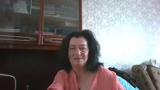Snapshot of GypsiQueen2 chatting on July 4, 2026, 7:04 am GypsiQueen2 online show from July 4, 2026, 7:04 am