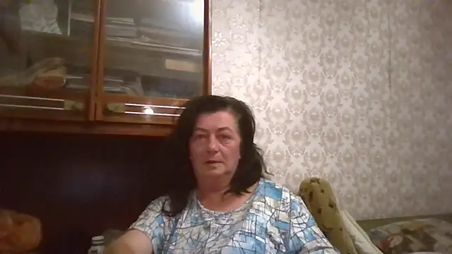 GypsiQueen2 online show from September 22, 2025, 8:48 pm