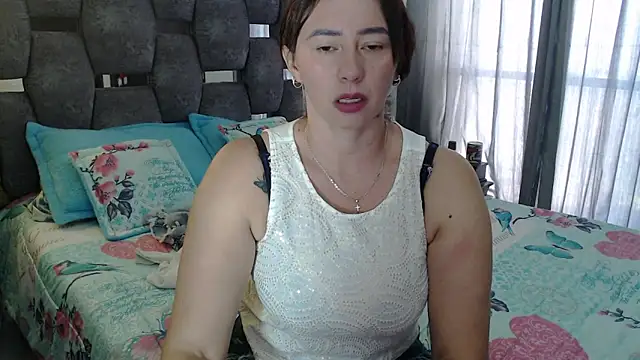 Snapshot of sara_hott_1 chatting on February 28, 2026, 2:17 pm sara hott 1 online show from February 28, 2026, 2:17 pm