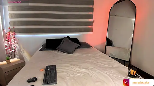 MERIDA TAYLOR online show from November 10, 2025, 1:05 pm