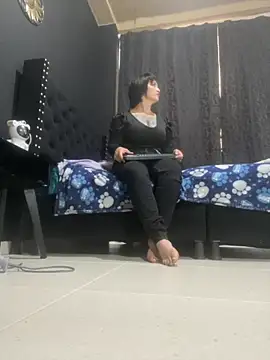 amareto queen online show from April 6, 2026, 10:22 pm