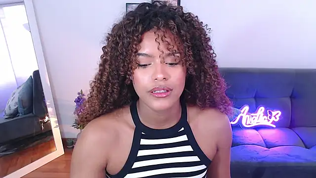 Snapshot of Amelia_bss chatting on March 6, 2025, 1:46 pm Amelia bss online show from March 6, 2025, 1:46 pm
