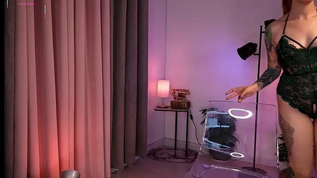 RedJasmine  online show from April 25, 2026, 9:23 pm