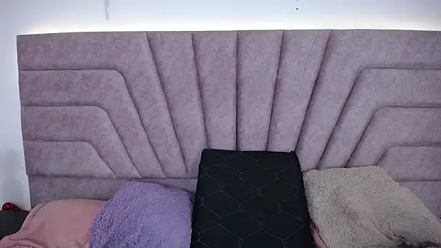 Jessica-Kraftt online show from March 18, 2026, 3:20 am