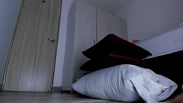 Skarleth69 online show from November 11, 2025, 1:11 am