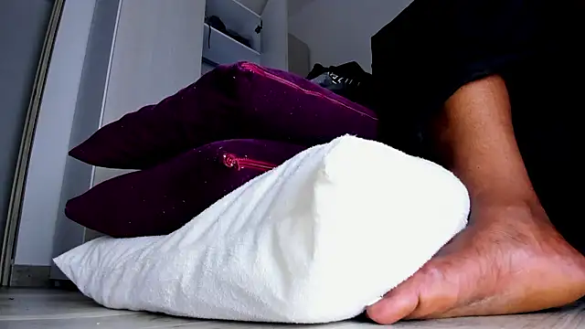 Snapshot of Skarleth69 chatting on February 16, 2026, 3:27 am Skarleth69 online show from February 16, 2026, 3:27 am