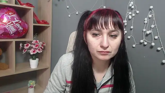 NinaFlawlees online show from February 13, 2026, 6:57 am