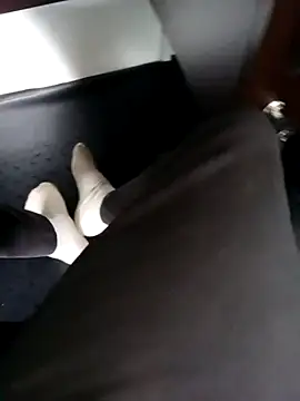 robinsan1010 online show from February 26, 2025, 11:32 am