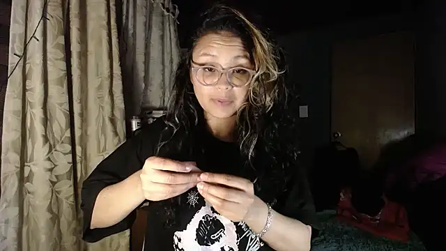 Hathorlove online show from November 3, 2025, 7:57 am