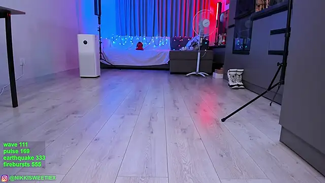 nikkisweetie online show from February 3, 2025, 5:29 am