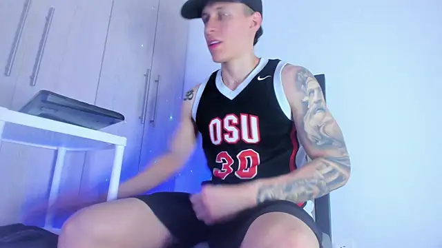 Snapshot of enzo_bvlgari chatting on March 2, 2025, 9:41 pm enzo bvlgari online show from March 2, 2025, 9:41 pm