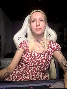 bunnydark00 online show from November 11, 2025, 10:58 pm