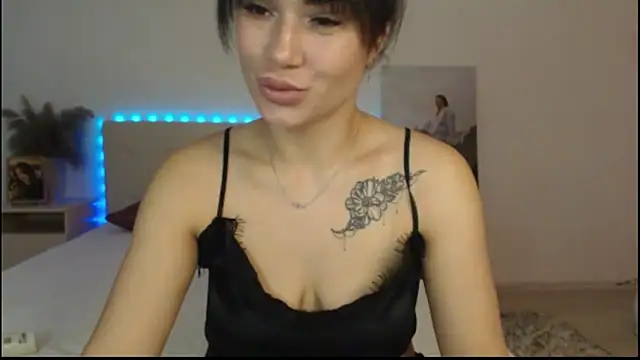 RoxannePure online show from October 13, 2025, 4:47 am