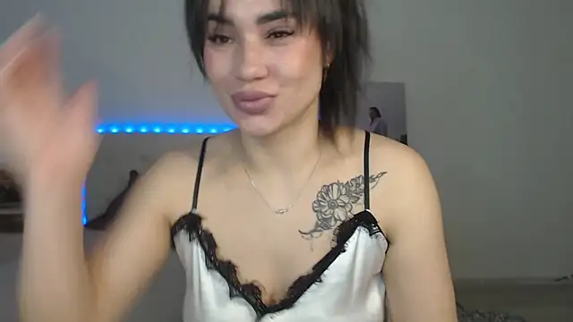 Snapshot of RoxannePure chatting on February 14, 2026, 4:23 am RoxannePure online show from February 14, 2026, 4:23 am