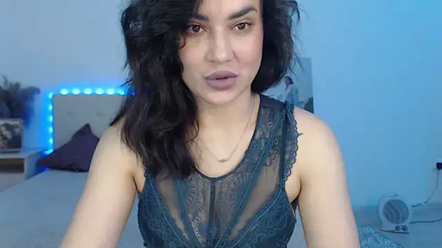 RoxannePure online show from April 14, 2026, 4:06 am