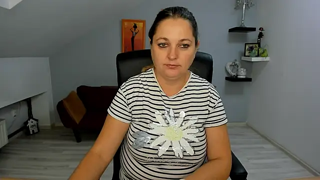 LollaGirl online show from September 26, 2025, 3:24 am