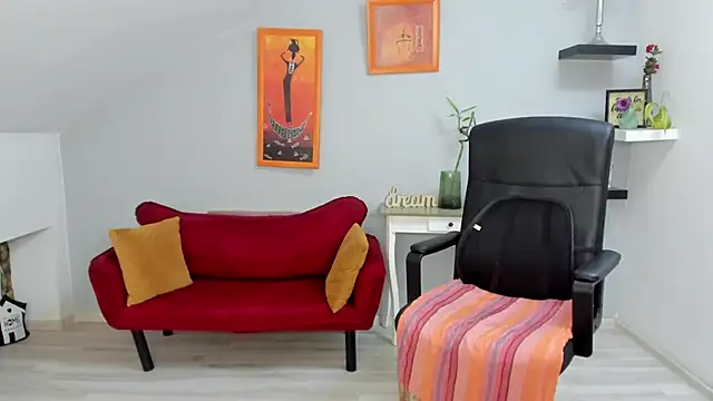 LollaGirl online show from October 7, 2025, 3:29 am