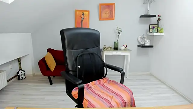 LollaGirl online show from September 22, 2025, 3:23 am