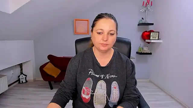 LollaGirl online show from March 20, 2026, 4:13 am