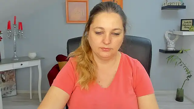 LollaGirl online show from March 21, 2025, 4:17 am