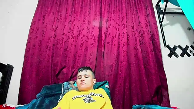 davidlatin66 online show from October 8, 2025, 12:12 am