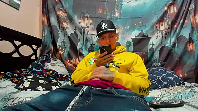 davidlatin66 online show from November 9, 2025, 11:53 pm