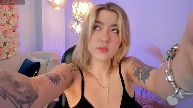 EveBensonX online show from October 26, 2025, 5:57 pm