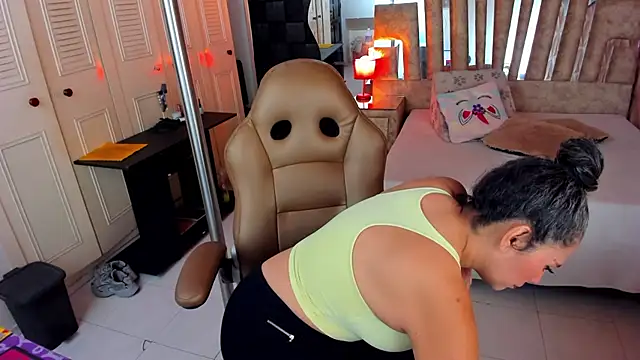 cute sassy online show from April 10, 2026, 2:13 pm