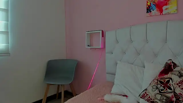 18candys online show from September 29, 2025, 7:52 pm